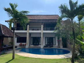 Charming 4 Bedrooom Villa in Kerobokan